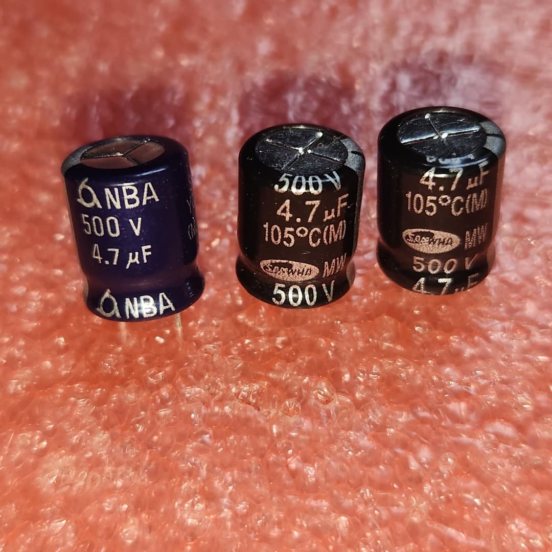 คาปาซิเตอร์ 4.7uF 500v ทนอุณหภูมิ105องศา (50ตัว)