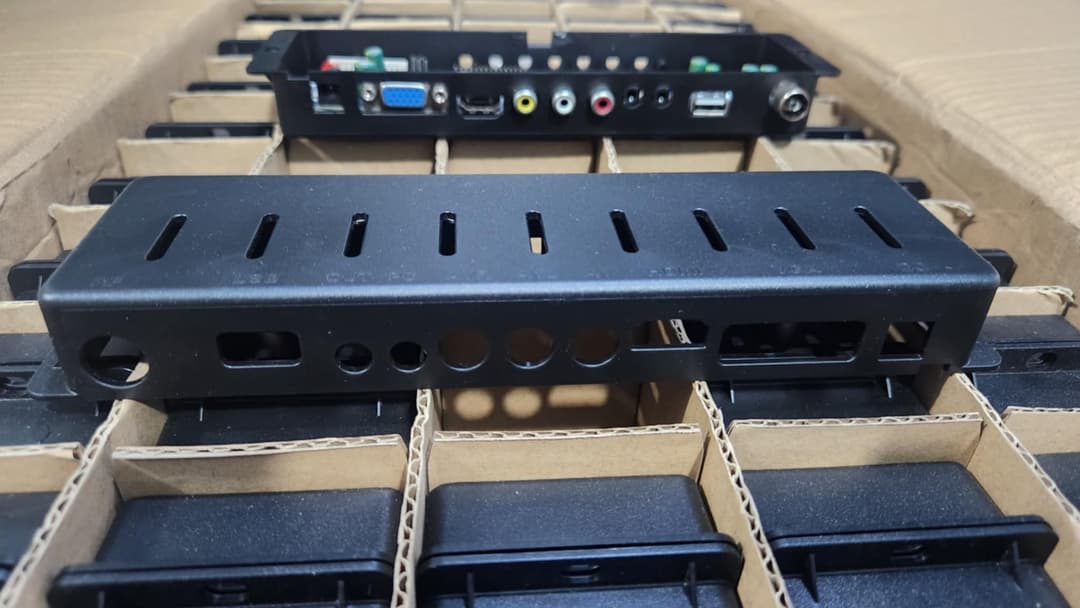 กล่องสำหรับบอร์ดแปลง Universal 